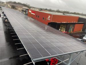 Loi Climat et Résilience : obligations solaires pour les parkings en 2026